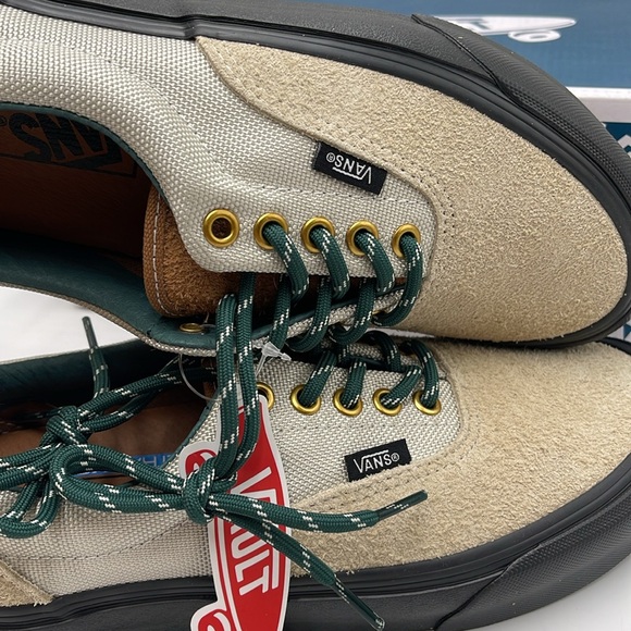 Vans Men’s Era VIt Lx
Hiker Bone White
VN0A4BNHBWQ
Sneakers - Picture 15 of 16